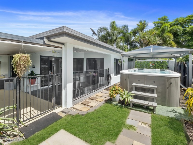 16 Redcap Bend, Trinity Park QLD 4879