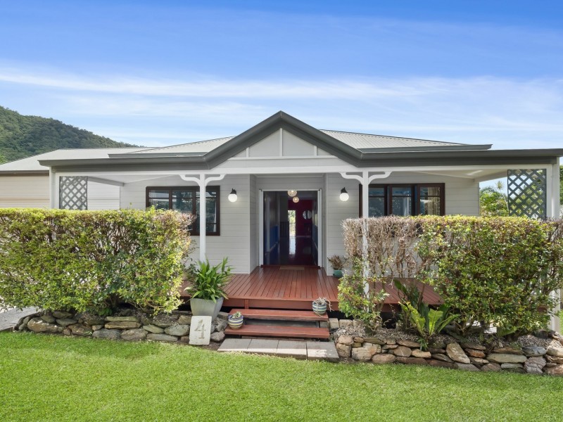 4 Ben Bolt Close, Redlynch QLD 4870
