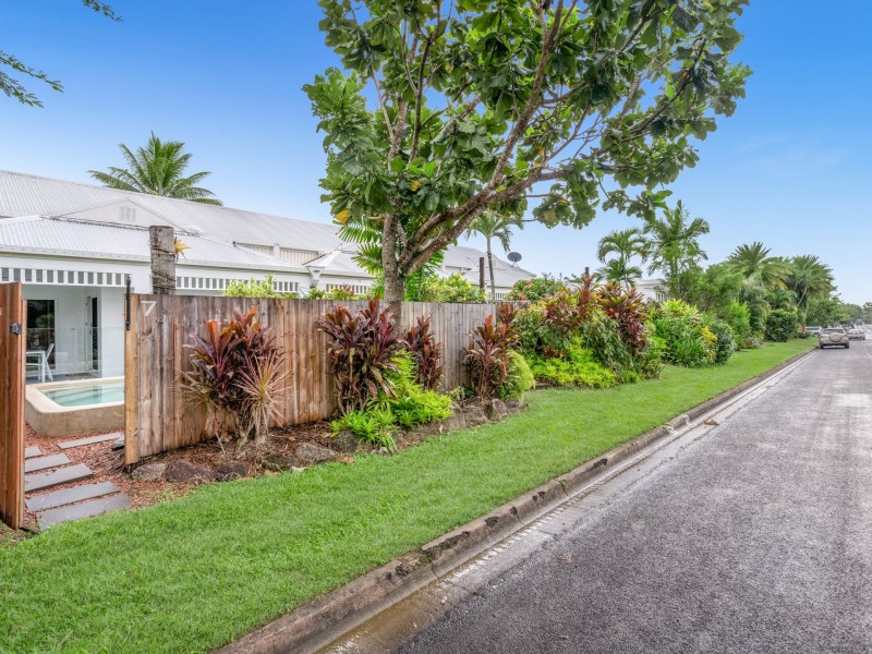 7/24 Warren Street, Palm Cove QLD 4879