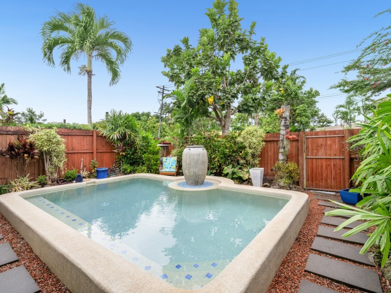 7/24 Warren Street, Palm Cove QLD 4879