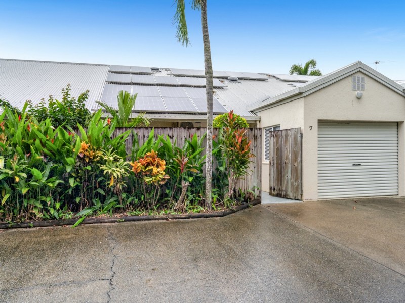 7/24 Warren Street, Palm Cove QLD 4879