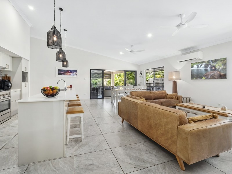6 Devlex Court, Machans Beach QLD 4878