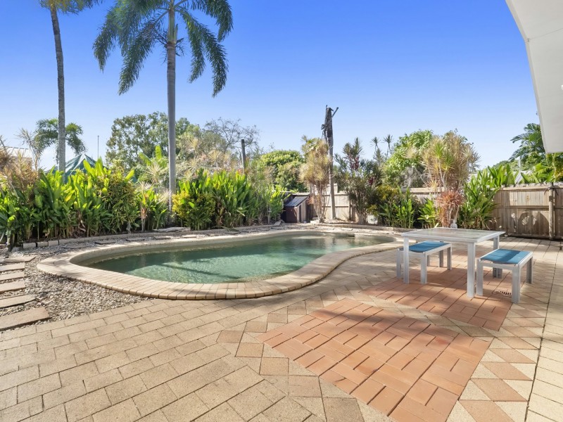 1/6 Simbai Close, Trinity Beach QLD 4879