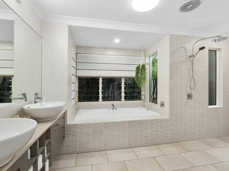 1 Muller Street, Palm Cove QLD 4879