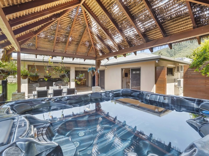21 Hideaway Close, Palm Cove QLD 4879