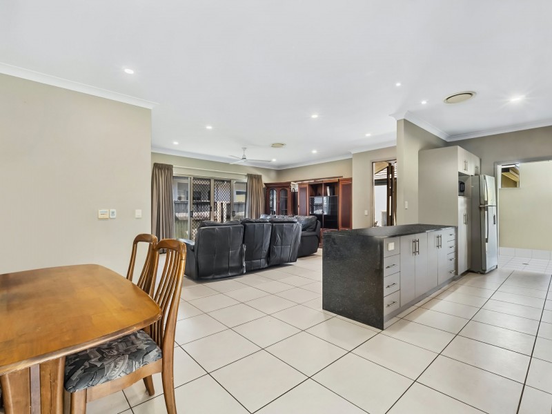 14/14 The Entrance, Kewarra Beach QLD 4879