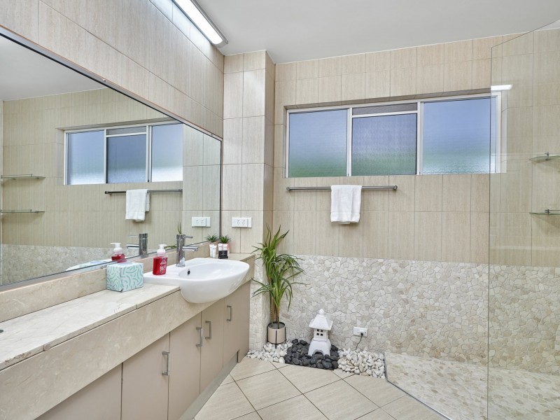 242/305 Coral Coast Drive, Palm Cove QLD 4879