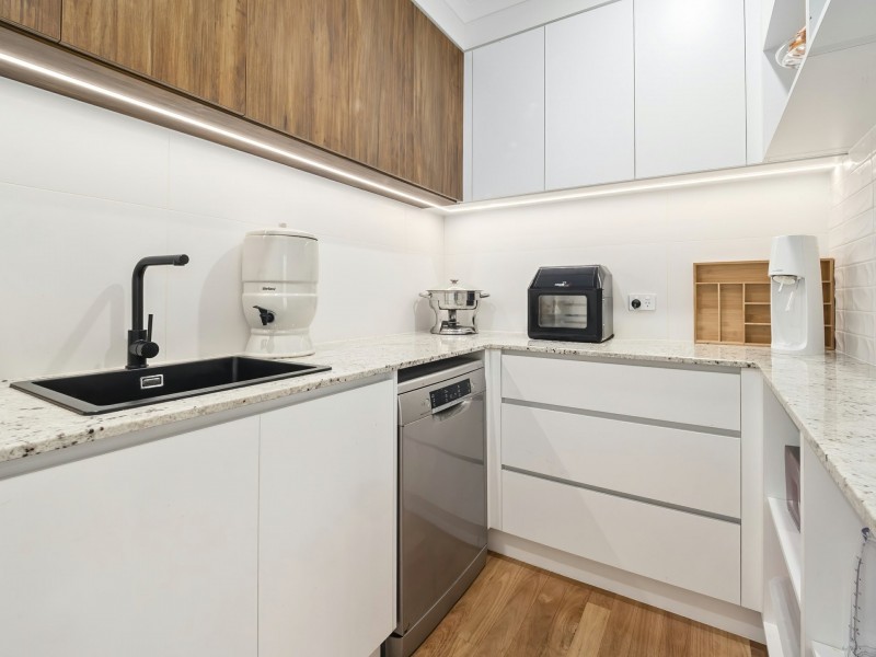 10 Thais Street, Palm Cove QLD 4879