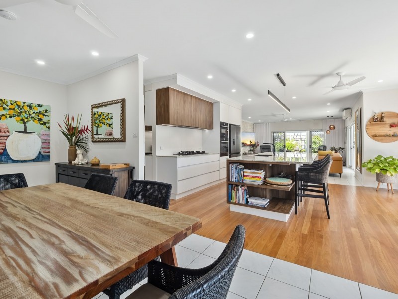 10 Thais Street, Palm Cove QLD 4879