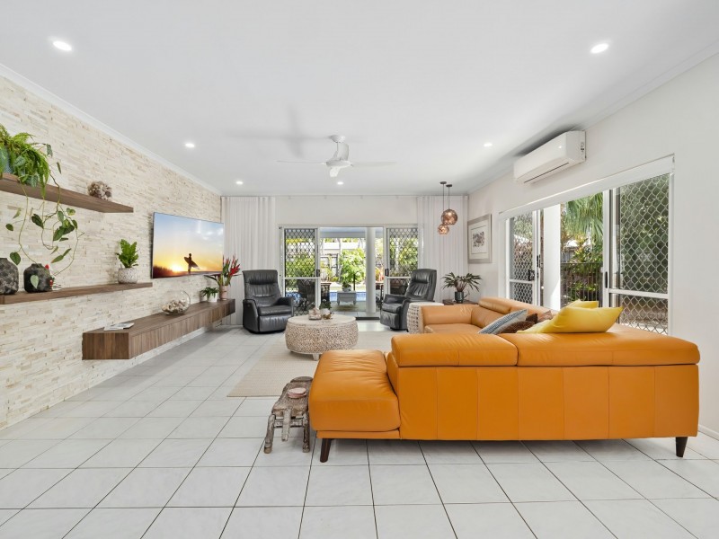 10 Thais Street, Palm Cove QLD 4879