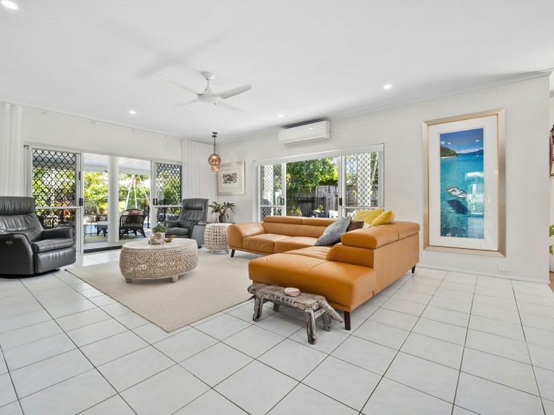 10 Thais Street, Palm Cove QLD 4879