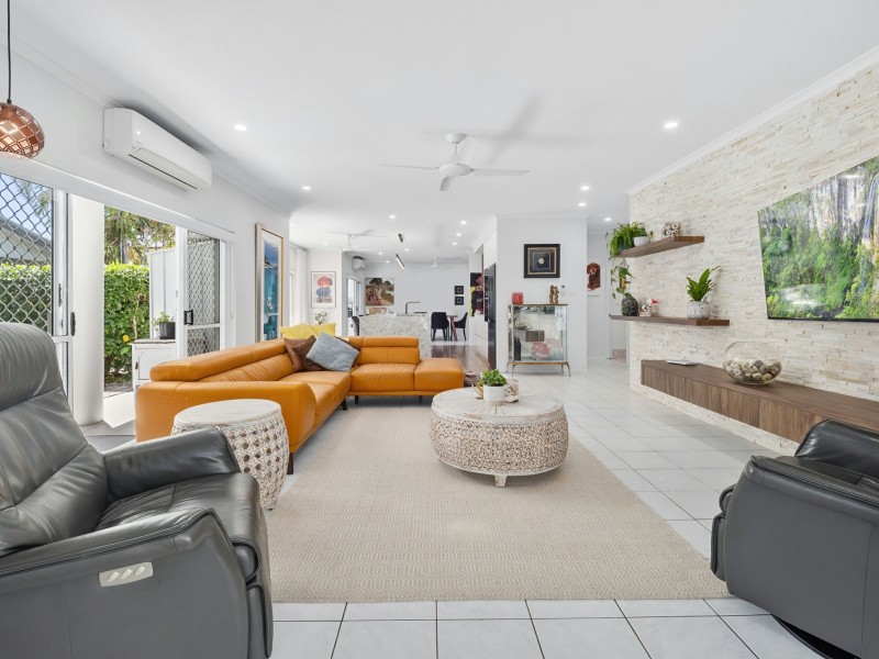 10 Thais Street, Palm Cove QLD 4879
