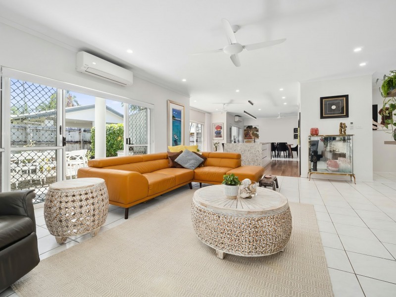 10 Thais Street, Palm Cove QLD 4879