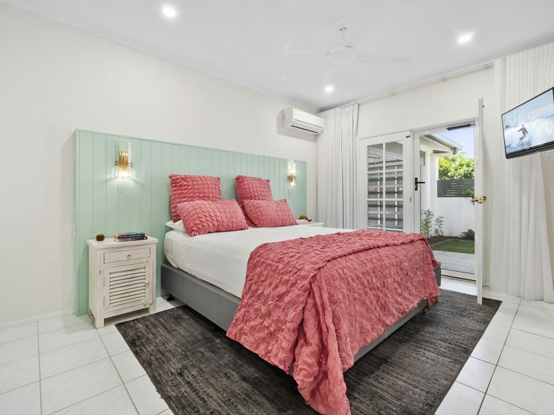 10 Thais Street, Palm Cove QLD 4879