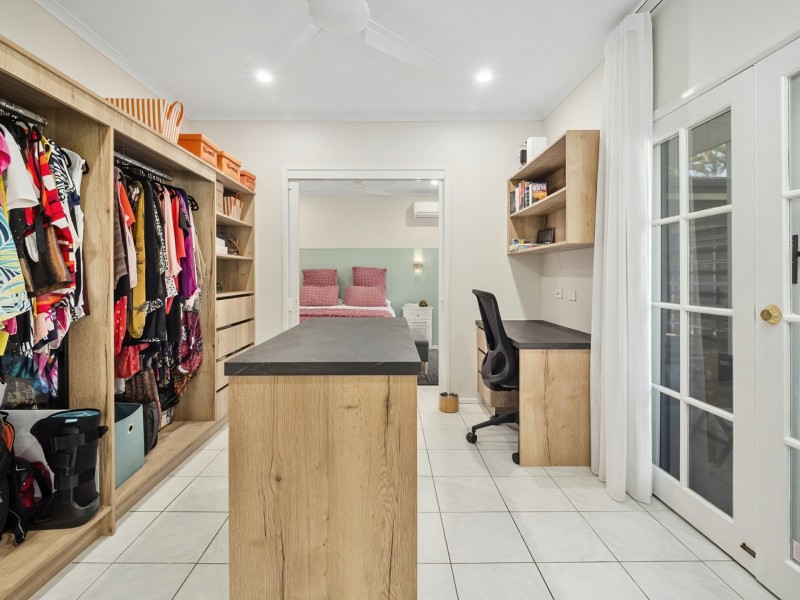 10 Thais Street, Palm Cove QLD 4879
