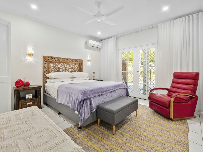 10 Thais Street, Palm Cove QLD 4879