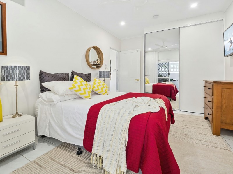 10 Thais Street, Palm Cove QLD 4879