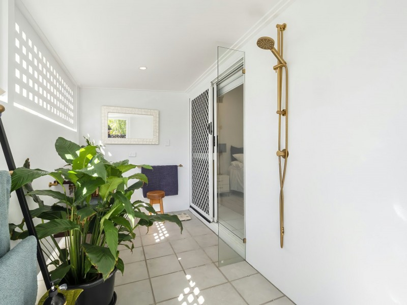 10 Thais Street, Palm Cove QLD 4879
