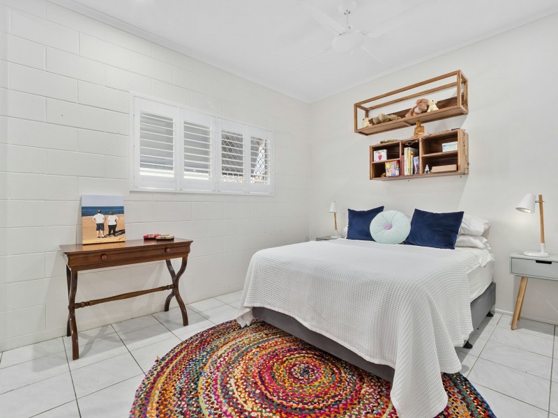 10 Thais Street, Palm Cove QLD 4879