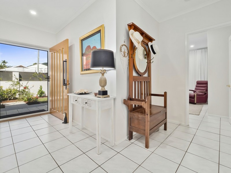 10 Thais Street, Palm Cove QLD 4879