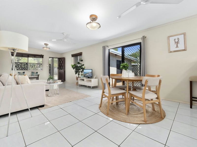 18 Carolyn Close, Yorkeys Knob QLD 4878