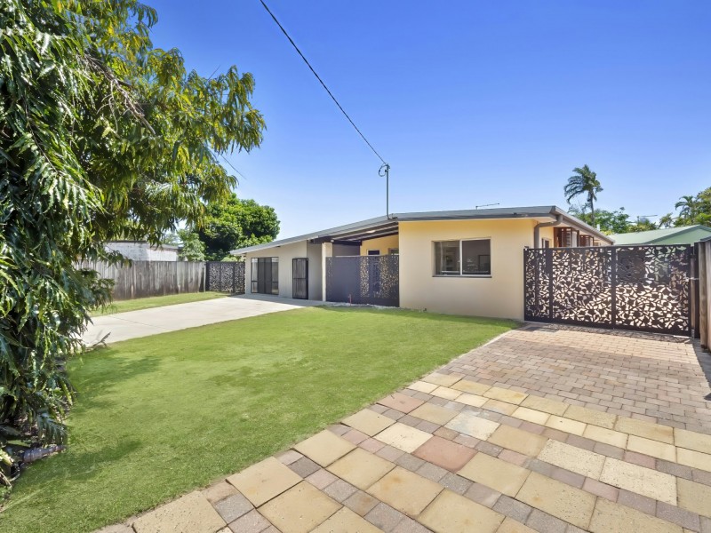 18 Carolyn Close, Yorkeys Knob QLD 4878