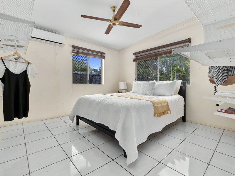 18 Carolyn Close, Yorkeys Knob QLD 4878
