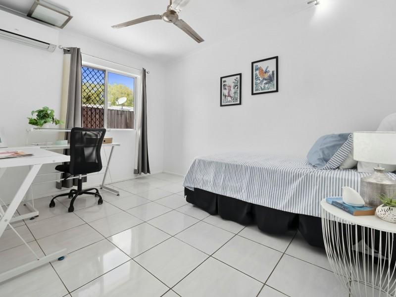 18 Carolyn Close, Yorkeys Knob QLD 4878