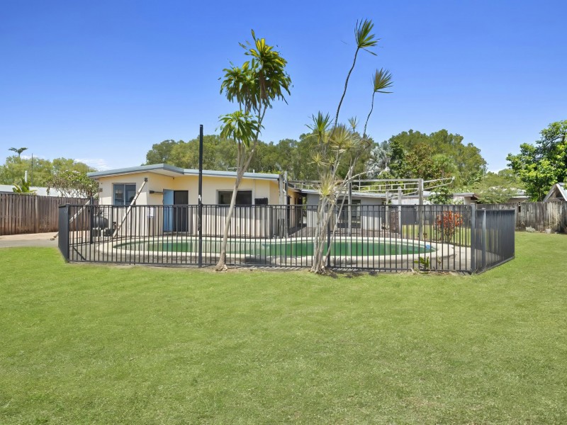 18 Carolyn Close, Yorkeys Knob QLD 4878