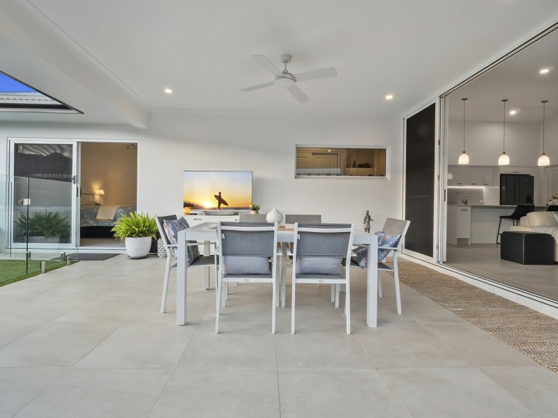 12 Rockingham Parade, Smithfield QLD 4878