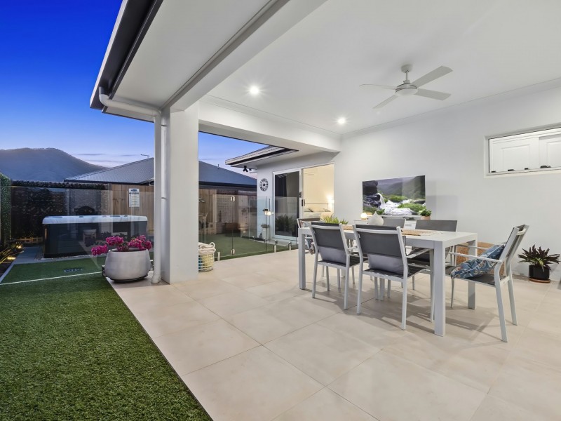 12 Rockingham Parade, Smithfield QLD 4878