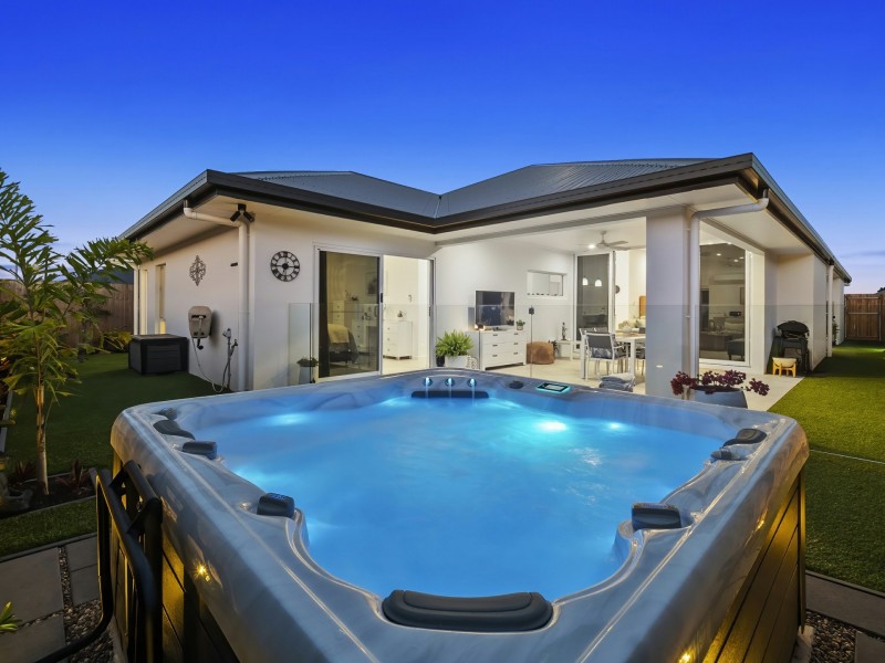 12 Rockingham Parade, Smithfield QLD 4878