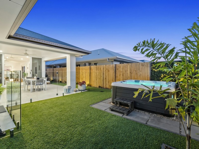 12 Rockingham Parade, Smithfield QLD 4878