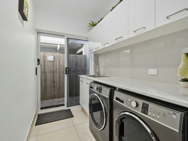 12 Rockingham Parade, Smithfield QLD 4878