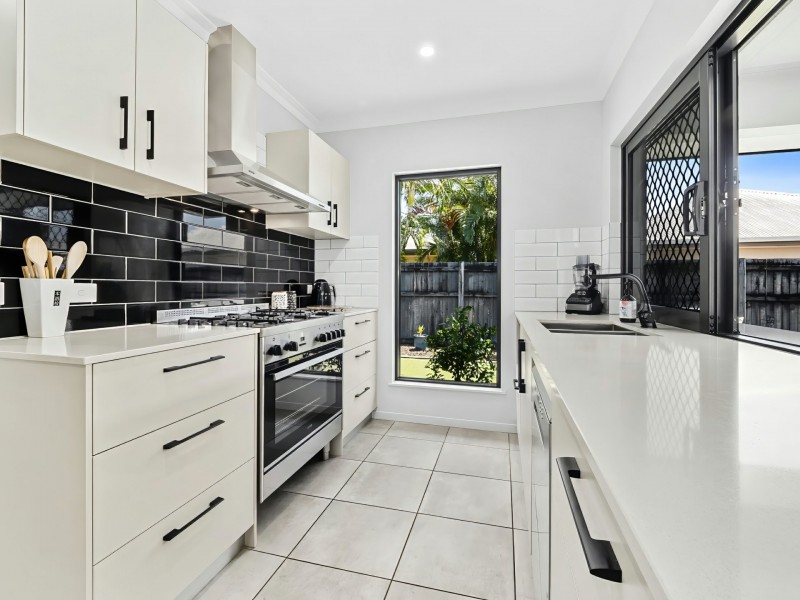 7 Munderra Close, Smithfield QLD 4878