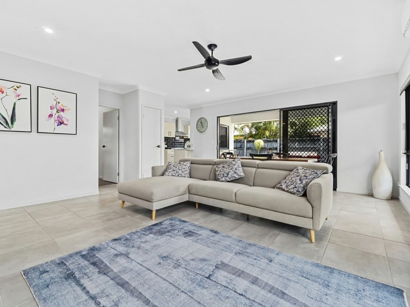 7 Munderra Close, Smithfield QLD 4878