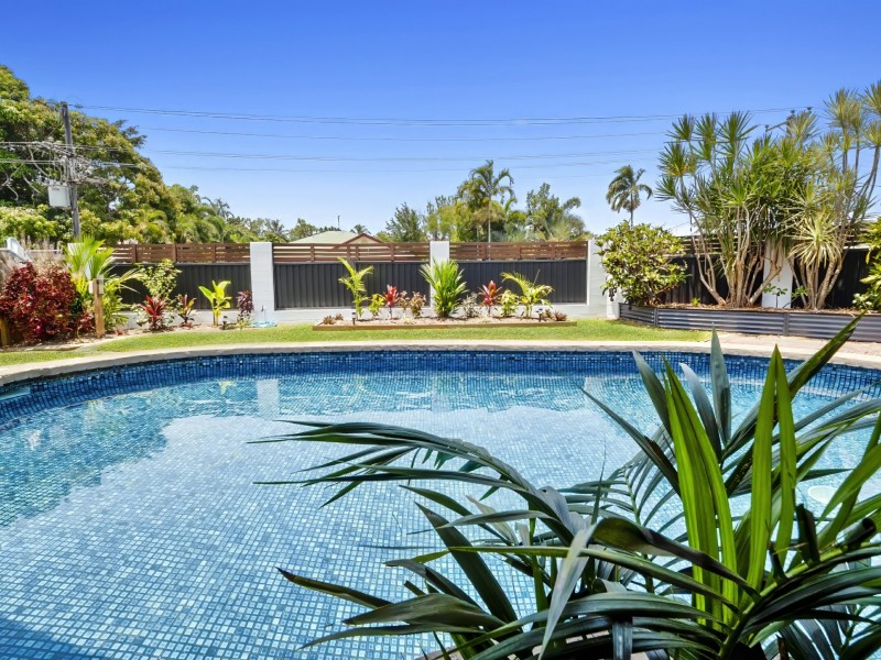 9 Tee Street, Yorkeys Knob QLD 4878
