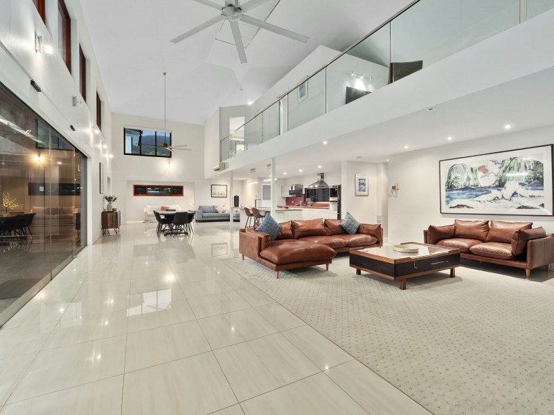 8 Lillian Road, Palm Cove QLD 4879