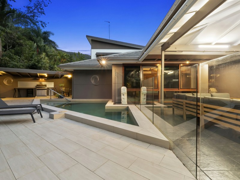 8 Lillian Road, Palm Cove QLD 4879