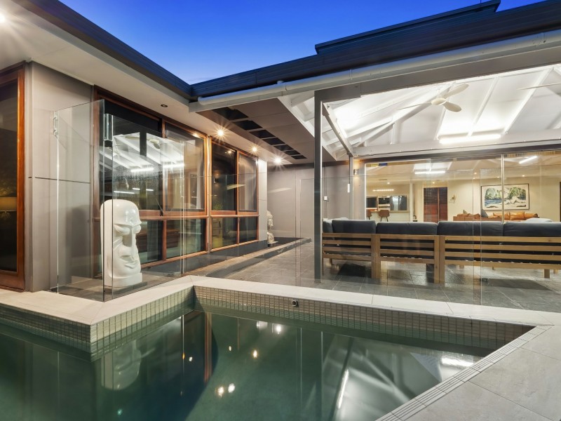 8 Lillian Road, Palm Cove QLD 4879