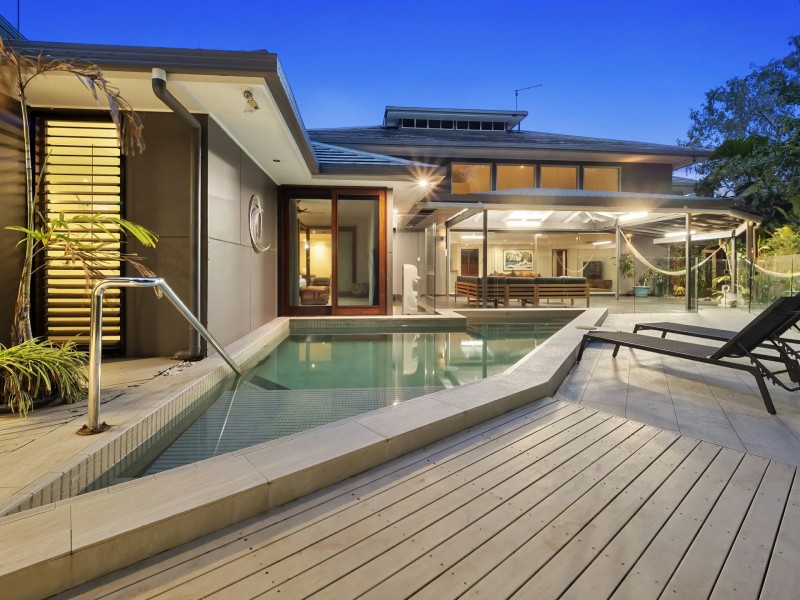 8 Lillian Road, Palm Cove QLD 4879