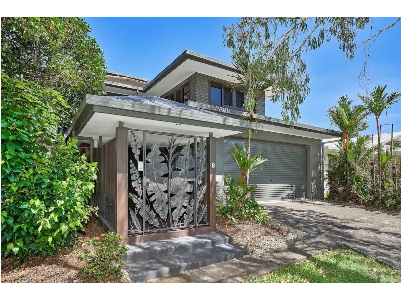 8 Lillian Road, Palm Cove QLD 4879