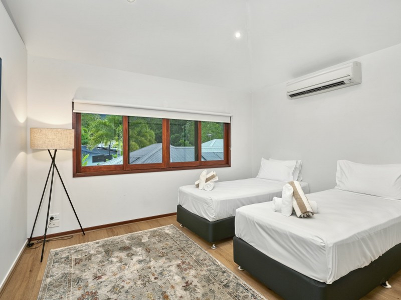 8 Lillian Road, Palm Cove QLD 4879