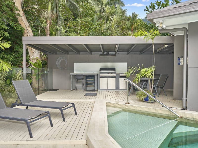 8 Lillian Road, Palm Cove QLD 4879