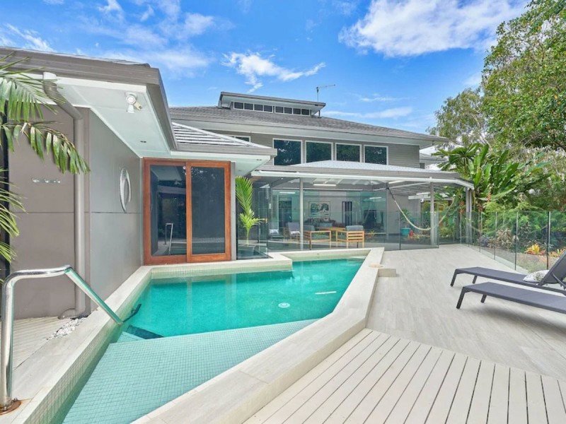 8 Lillian Road, Palm Cove QLD 4879
