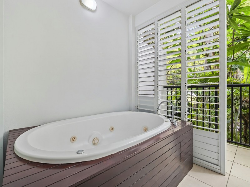 6413-14/123-127 Williams Esplanade, Palm Cove QLD 4879