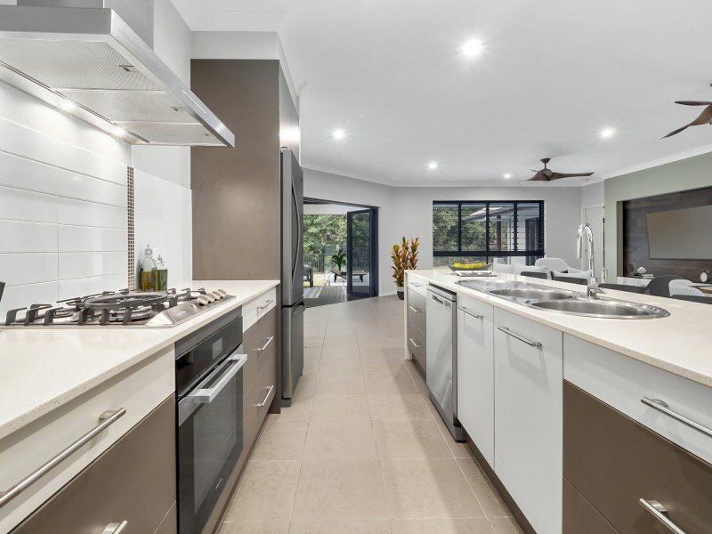 3 Muller Street, Palm Cove QLD 4879