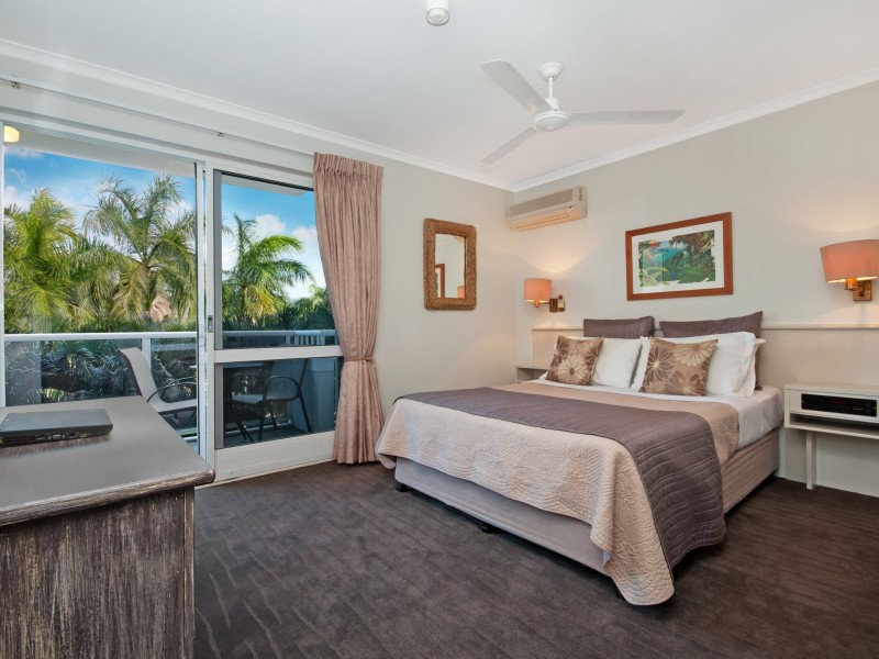 Apartment 327/327/305 Coral Coast Drive, Palm Cove QLD 4879