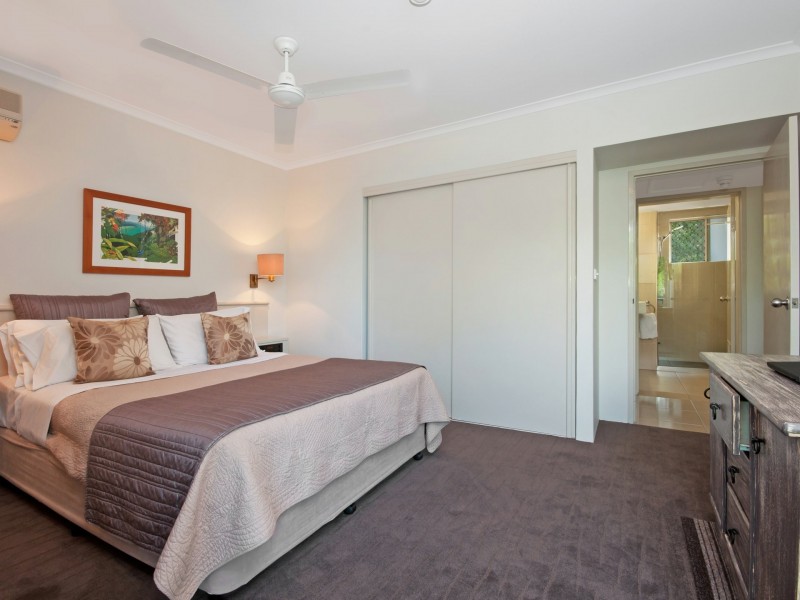 Apartment 327/327/305 Coral Coast Drive, Palm Cove QLD 4879