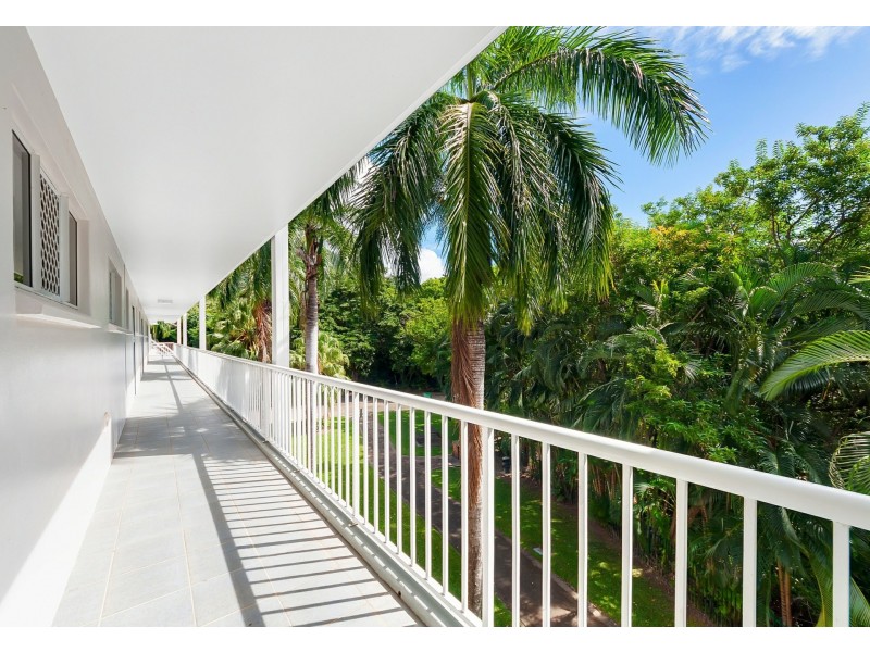 Apartment 327/327/305 Coral Coast Drive, Palm Cove QLD 4879